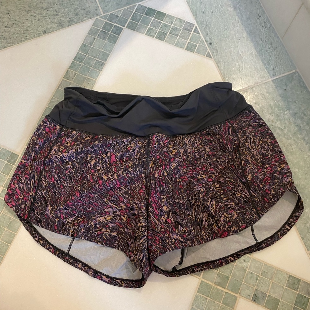 Lulu Shorts, Size 4, Inseam 4